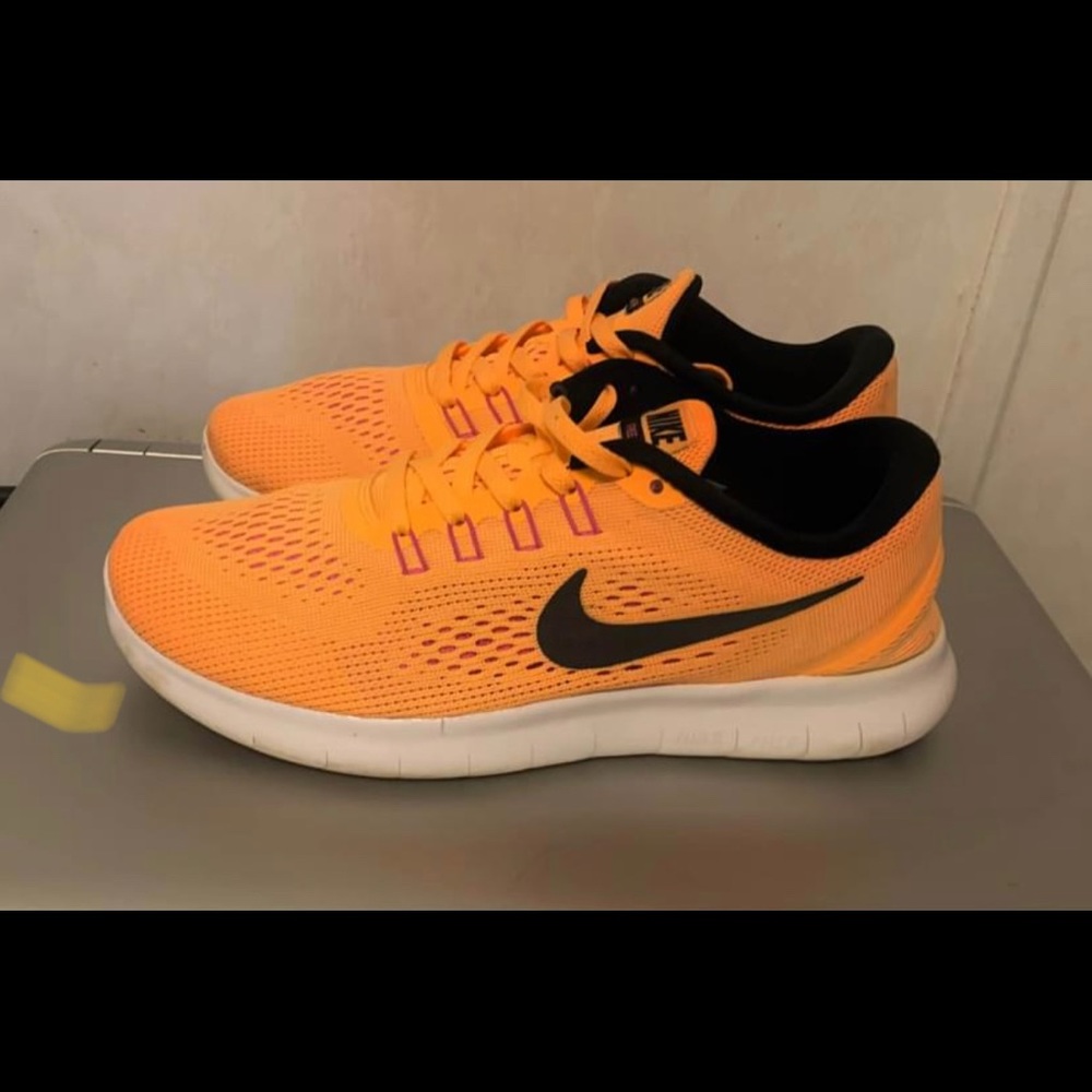 NikeWomens Free Flexible Lightweight Performance